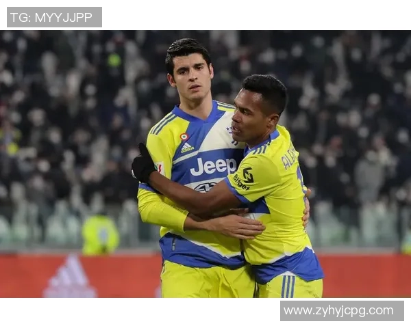 足球明星身着Jeep球服展现运动魅力与时尚风范引领潮流新风尚