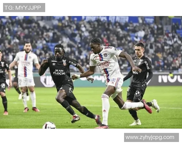 梦一队与西班牙的精彩对决揭示足球战术的博弈与激情 梦一队与西班牙的精彩对决揭示足球战术的博弈与激情